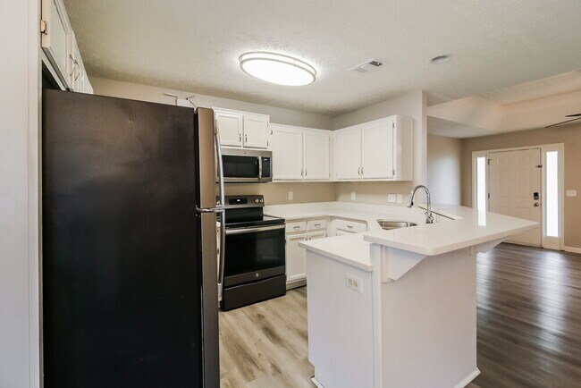 Building Photo - 25 Woodland Dr