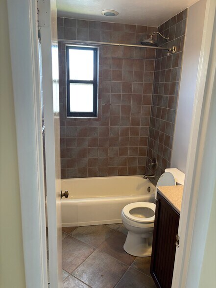 Bathroom - 3515 Washington Blvd