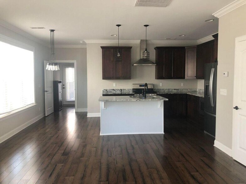 Building Photo - 1531 Washington St