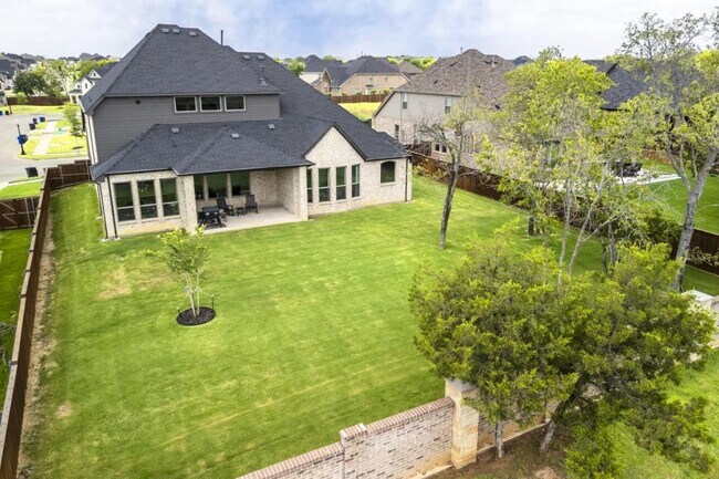 Building Photo - 2302 Royal Dove Ln