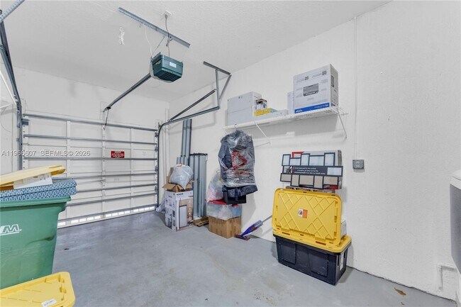 Building Photo - 8844 S Isles Cir