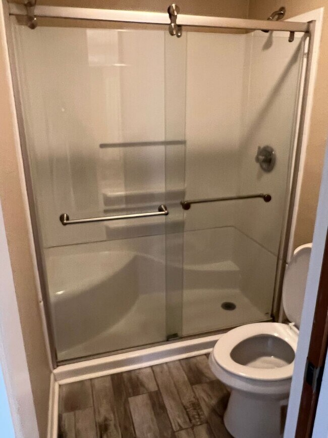 Building Photo - Spectacular 3 bedroom / 2 bath Single Family with a Golf Course!!!