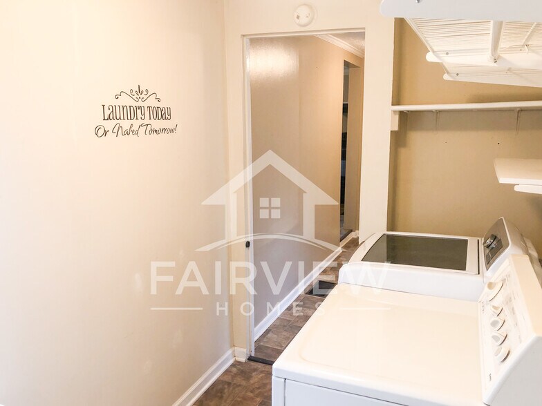 Laundry Room - 3520 Demott St
