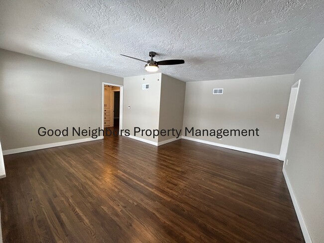 Living Room - 3143 S Martinson Ave