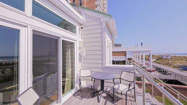 Building Photo - 5208 Boardwalk