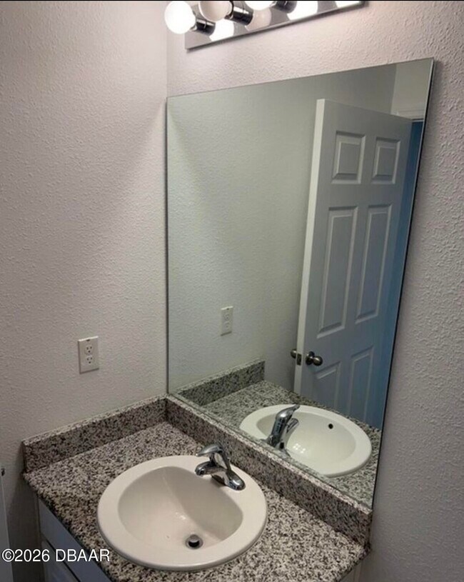 Building Photo - 2 Sebastian Ct