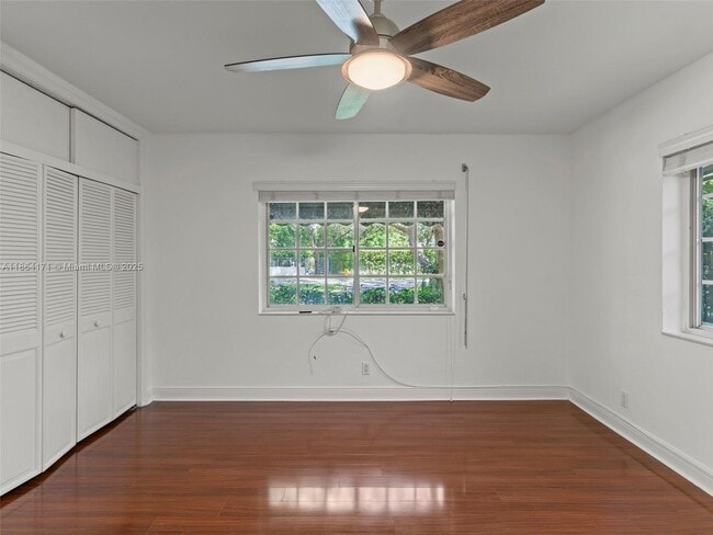 Building Photo - 9310 SW 70th Ave