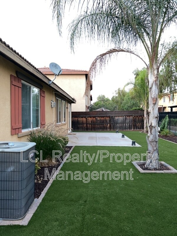Building Photo - 30364 Skipstone Way