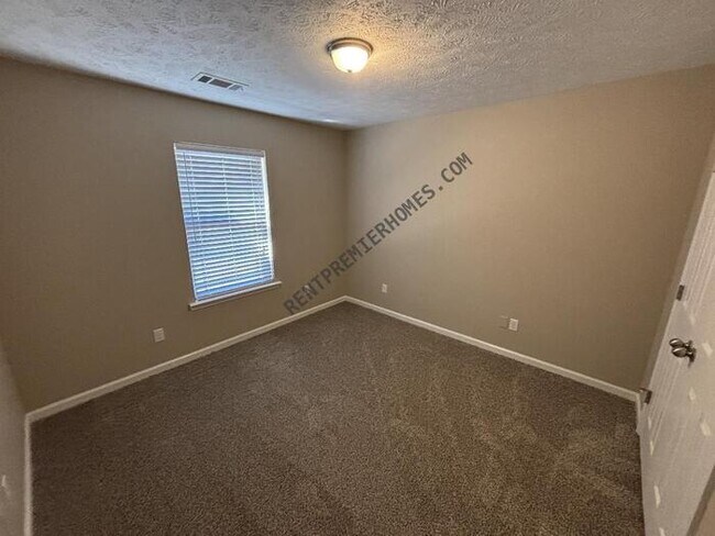 Building Photo - 2805 Southfork Dr