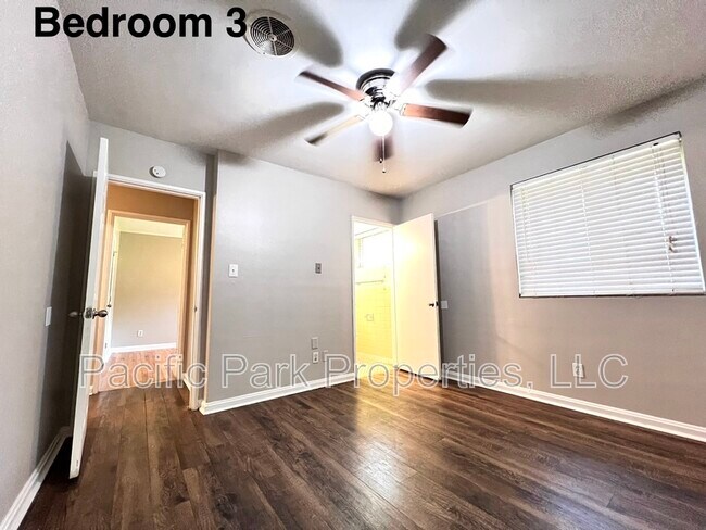Building Photo - 3312 Little John Dr