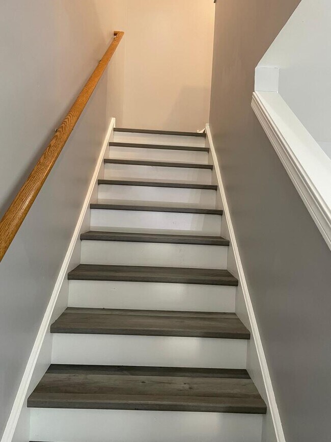 Building Photo - 416 Conservatory Ln