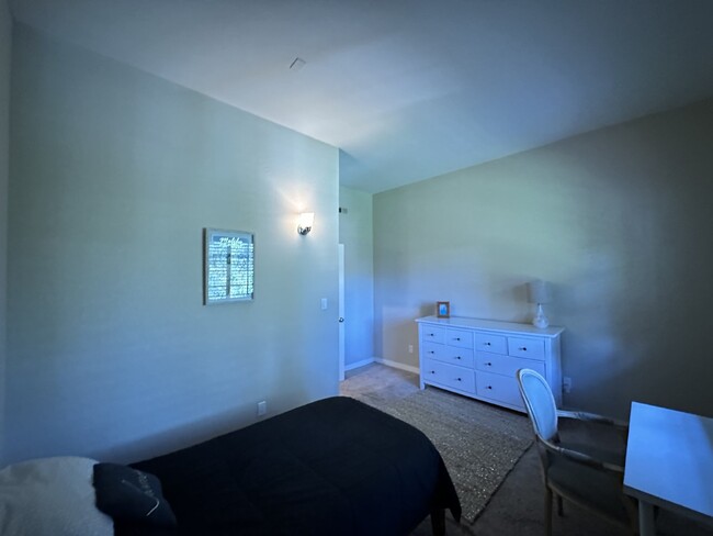 Building Photo - Room for rent in San Diego home near San D...