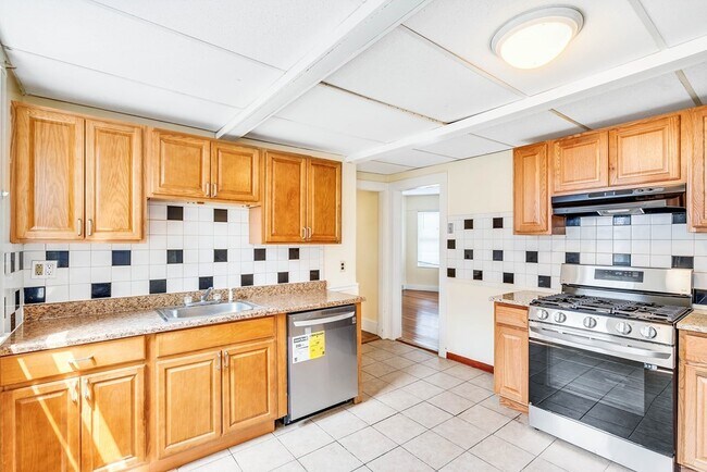 Building Photo - 38 Cameron St