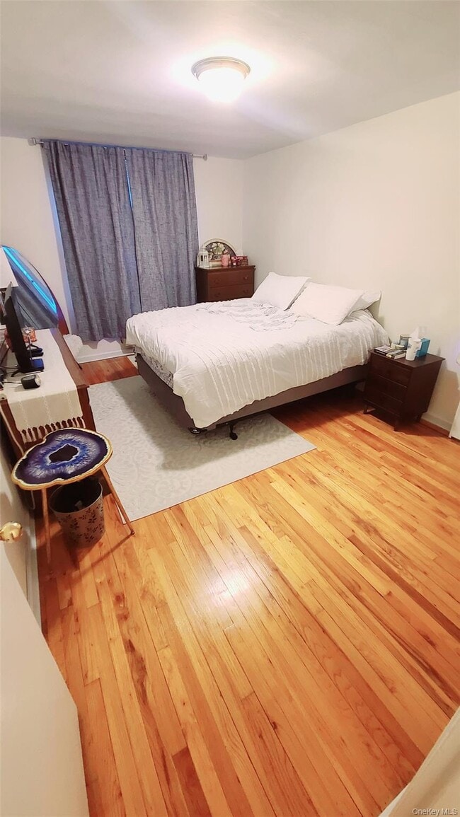 Building Photo - 66-15 Thornton Pl