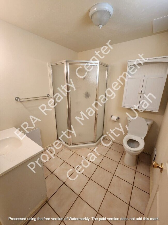 Building Photo - 921 N 400 W
