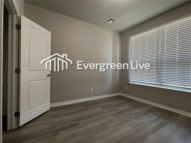 Building Photo - 3605 Molly Dr