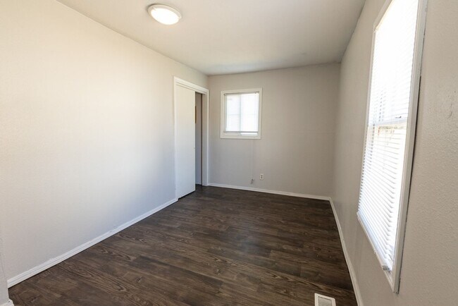 Building Photo - 3 BED/ 1 BATH IN UP AND COMING NEIGHBORHOOD