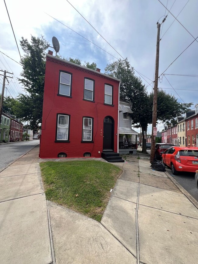 Building Photo - Single 3 BR House, close to downtown Lanca...