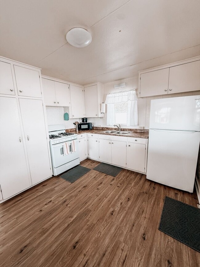 Building Photo - Furnished & Well-Maintained Plantation Hom...