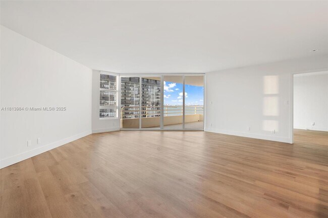 Building Photo - 555 NE 34th St