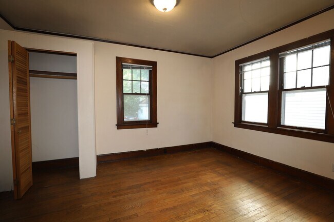 Building Photo - 2021 University Ave