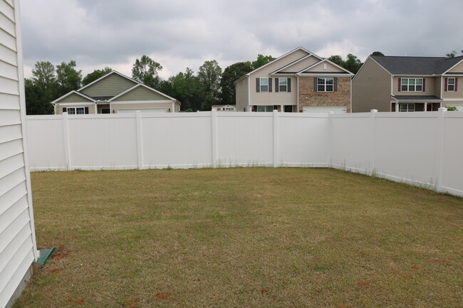 Building Photo - 901 Riverstone Dr