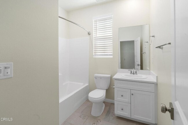 Building Photo - 528 Tibbetts St