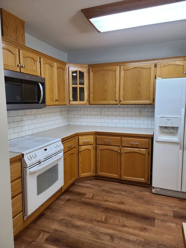 Building Photo - 2056 Doe Dr