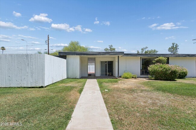 Building Photo - 3308 E Camelback Rd