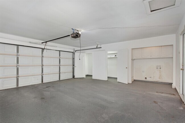 Building Photo - 136 Shadybrook Dr