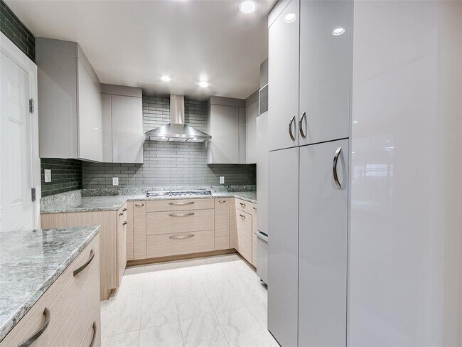 Building Photo - 6505 Avondale Dr