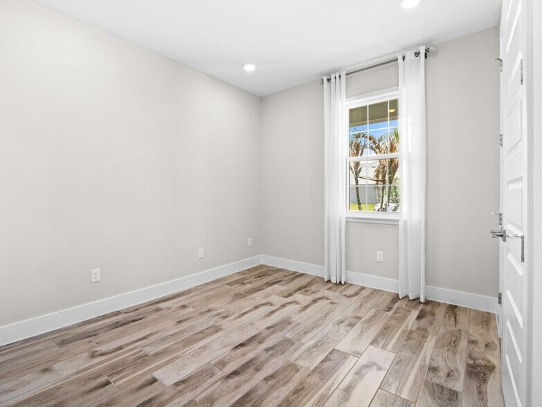 Building Photo - 27 Gulfstream Way