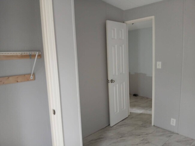 Building Photo - 13535 Sralla Rd