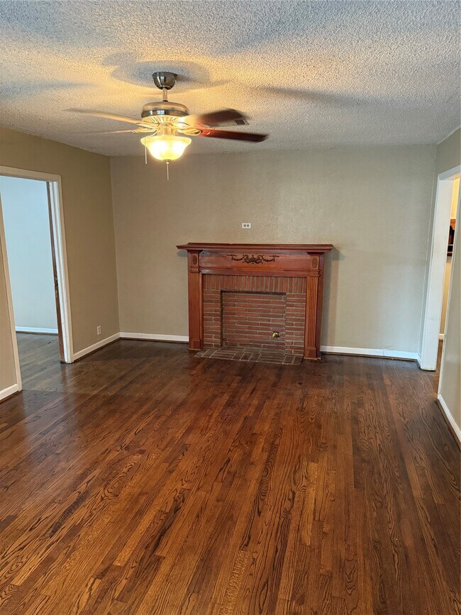 Building Photo - 216 Schilling Ave