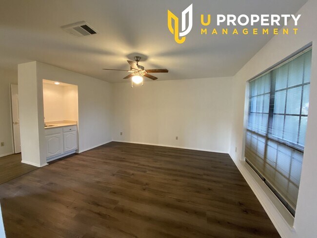 Building Photo - 6705 Vero Dr