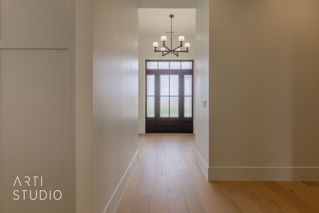 Building Photo - Beautiful Fully Furnished 3 bedroom, 2.5 B...