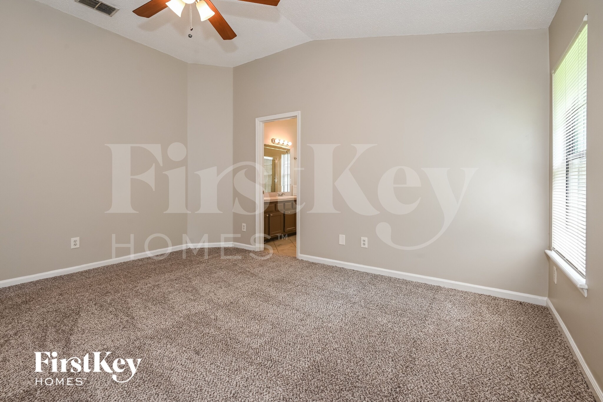 Building Photo - 4576 Antler Hill Dr E