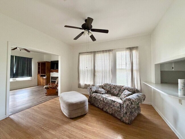 Building Photo - 218 North St