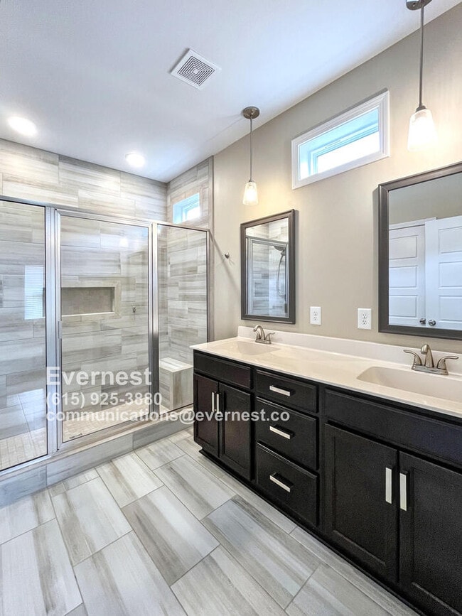 Building Photo - Spacious 4-Bedroom Home with Modern Comfor...