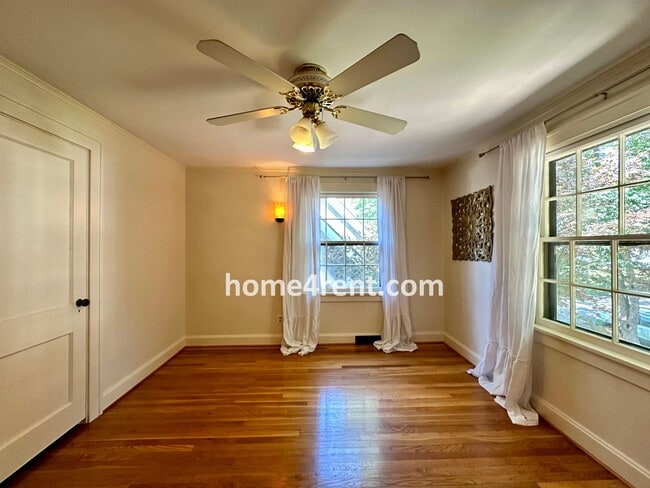 Building Photo - Charming Dutch Colonial in Brookside w/ an Updated Kitchen, Wood Floors, Fenced Yard and a Finish...