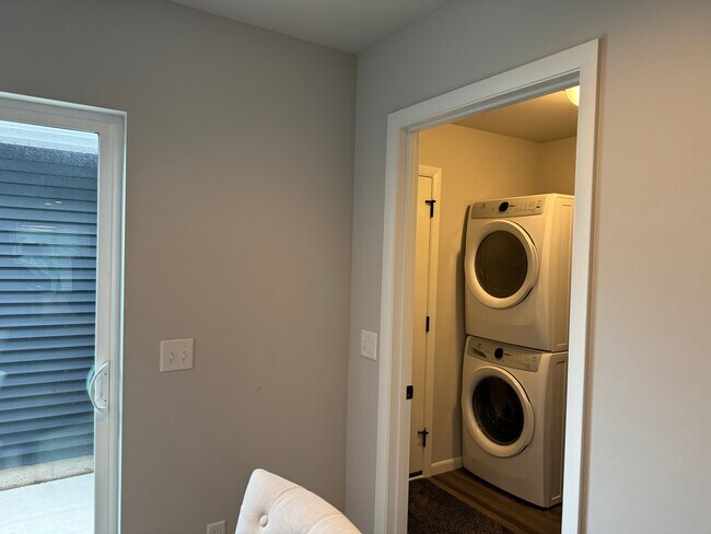 In-unit Washer and Dryer - 2519 Spark St