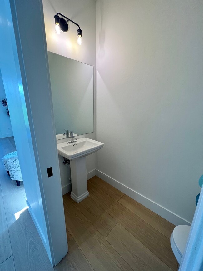 Building Photo - 107 Golf Vw Dr