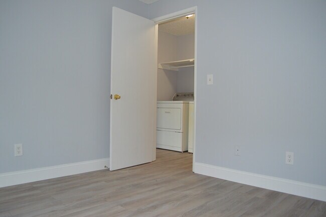 Building Photo - 12455 SW Gingham Ln
