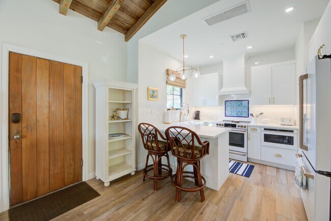 Building Photo - 110 Marine Way