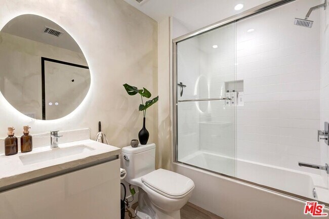 Building Photo - 957 Figueroa Terrace