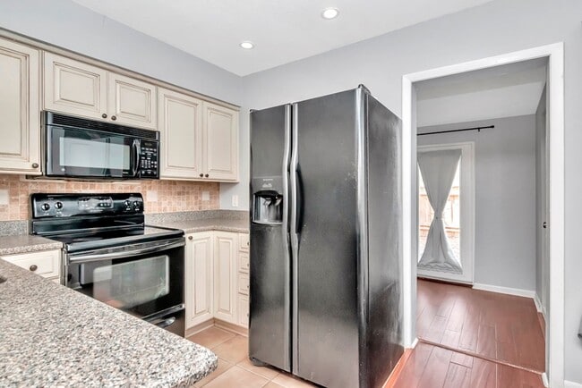 Building Photo - South Tampa 2 Bedroom w/ Office 2 Bathroom Townhome