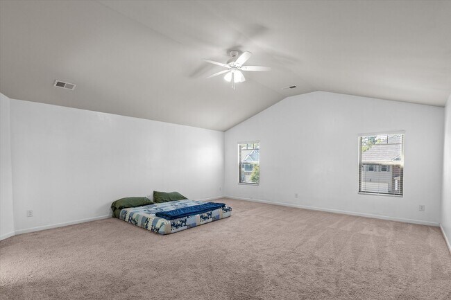 Building Photo - Great 5 Bedroom Home in Evans