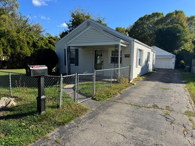 Primary Photo - 2012 Sandown Rd