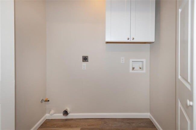 Building Photo - 6026 Bluebell Cir