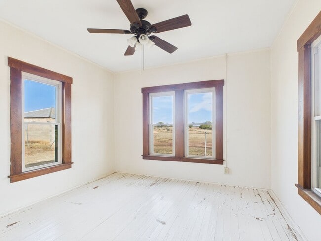 Building Photo - Beautiful Hill Country Farm House